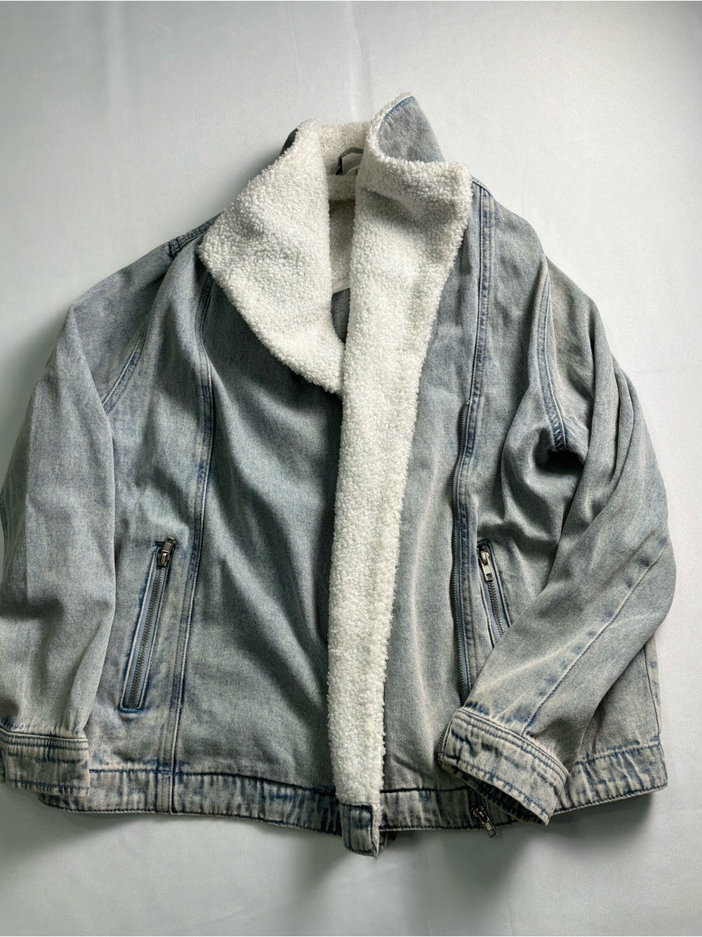 Time and Tru light wash denim Sherpa/fleece lining Jacket Size L